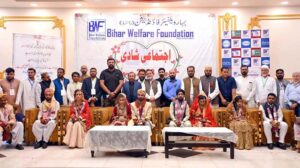 MQM Pakistan Deputy Convenor Farooq Sattar in a group Photo with Bihar Welfare Foundation President Syed Shoaib Tariq Siddiqui along with newlywed couples during Bihar Welfare Foundation Joint marriage ceremony