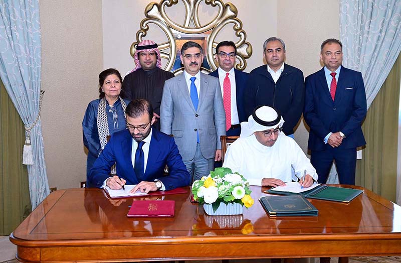 Caretaker Prime Minister Anwaar-ul-Haq Kakar witnessing the signing of MoUs between the private sectors of Pakistan and Kuwait