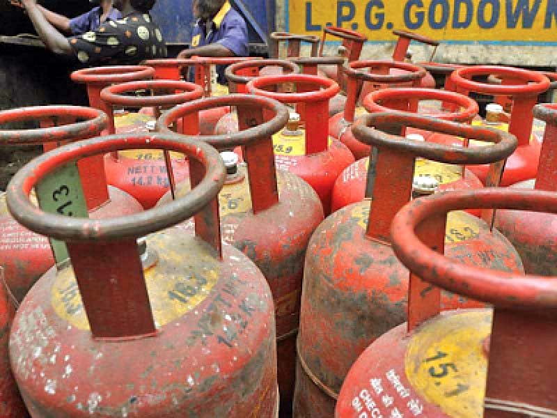 Six held for running illegal LPG, petrol agencies
