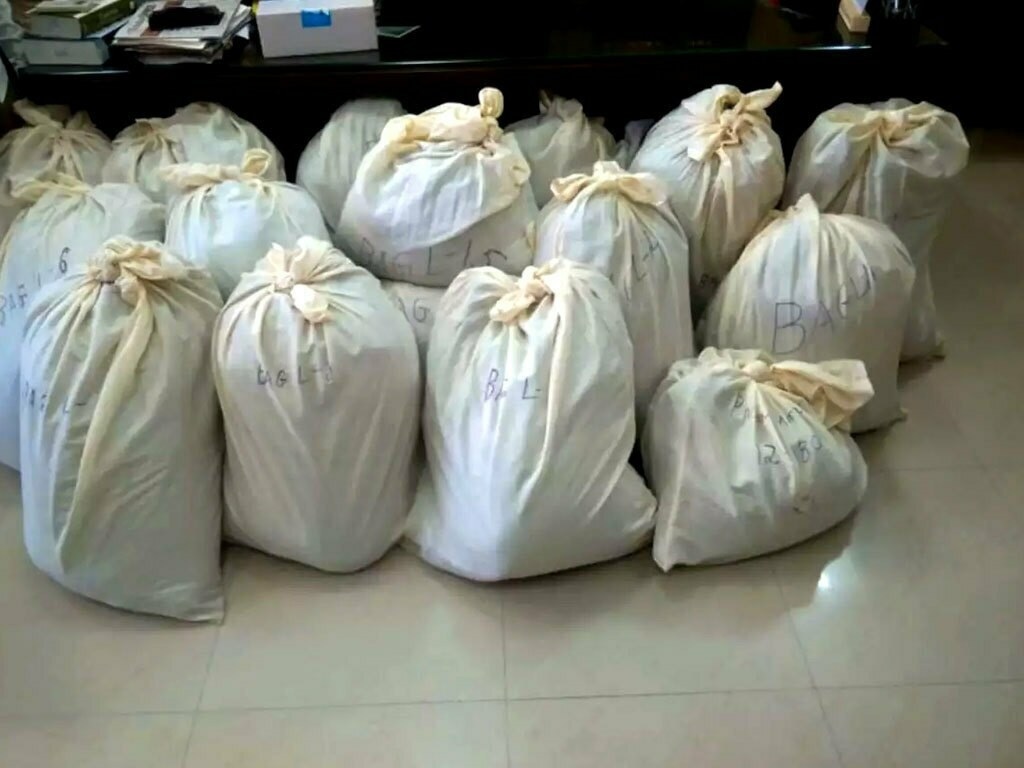 Five vehicles with smuggled goods seized