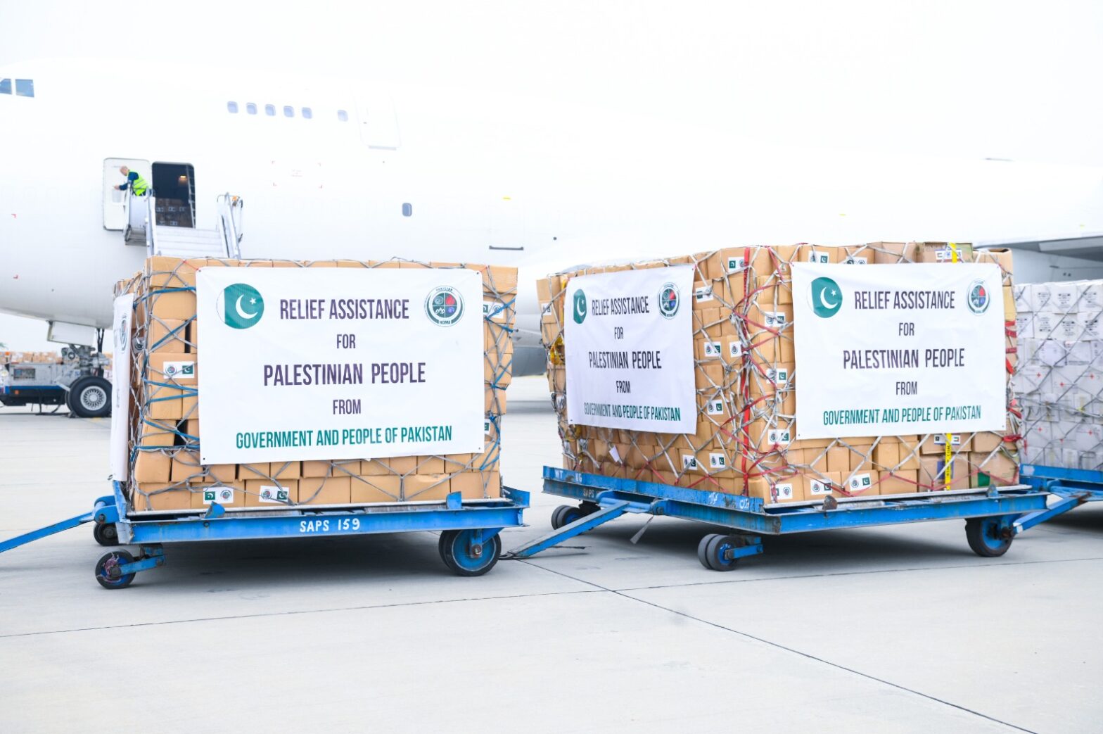 Pakistan sends second consignment of 90 tonnes relief goods to Gaza