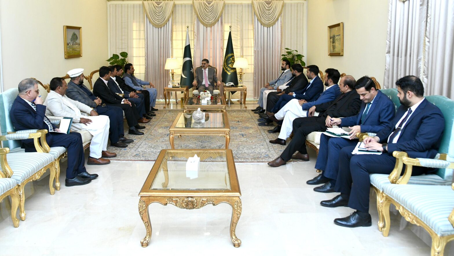 Caretaker PM urges overseas Pakistanis to invest in Pakistan