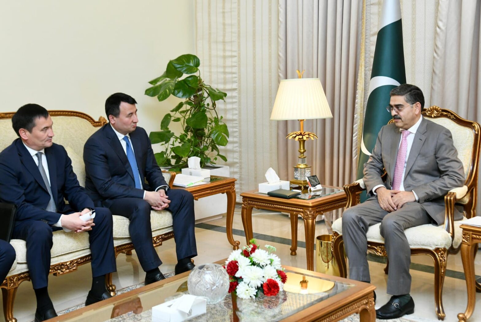 PM for visa ease, improved banking channels to boost Pak-Uzbek trade