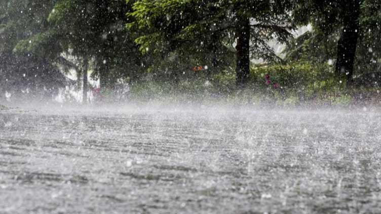 Rain lashes capital city; turns weather cold