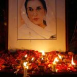 Politicians pays floral tributes to Benazir Bhutto on her martyrdom anniversary