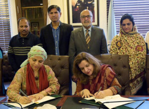 Chair-Intellectual Property Organization of Pakistan (IPO) Farukh Amil, witnesses the Signing Ceremony for the IPO-Pakistan & Punjab Information Technology (PITB) landmark agreement regarding launching of PayZen Agreement at IPO-Pakistan Headquarters. 