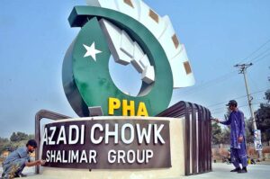 Labourers busy in renovation work at Azadi Chowk