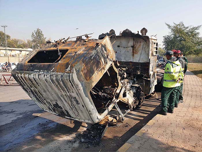 Oil tanker carrying 10,000-liter fuel overturns in Sadiqabad