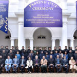 President Dr Arif Alvi in a group photo with the participants of 46th Specialized Training Program of Pakistan Administrative Service