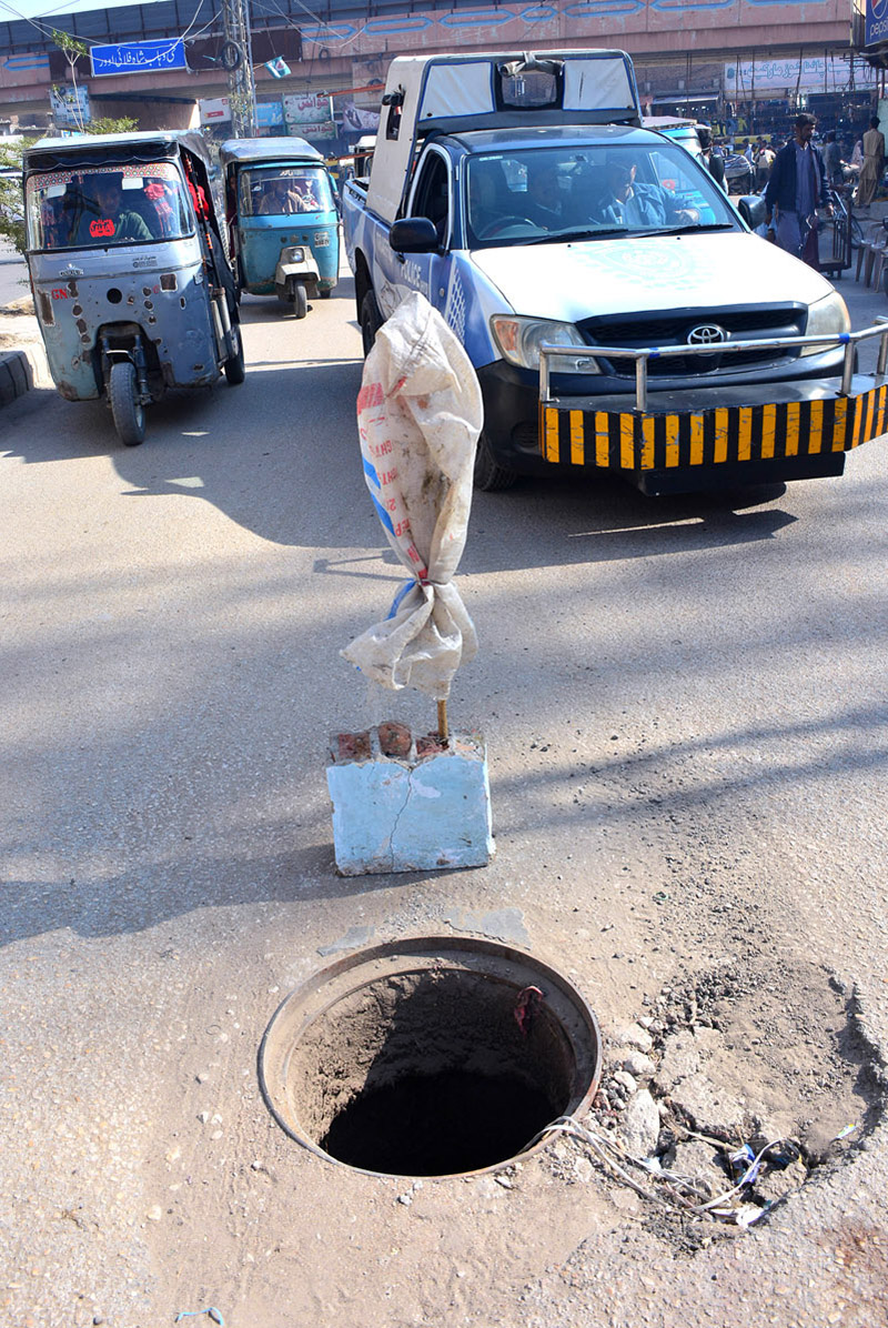 A view of open sewerage manhole on Qazi Qaiyoum Road