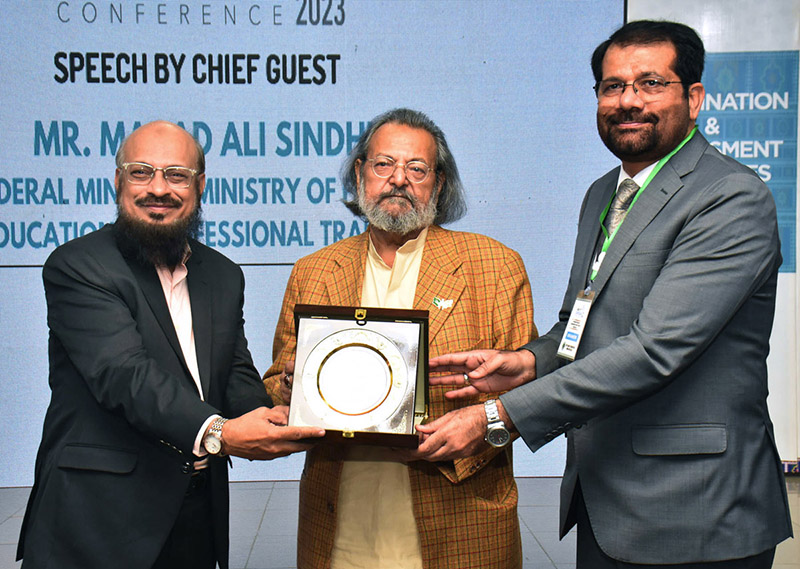Caretaker Federal Education Minister, Madad Ali Sindhi is being presented with memento during the 1st Annual Conference 2023 “Examination and Assessment Practices in Pakistan