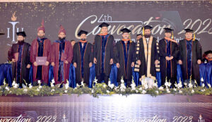 Caretaker Federal Minister for Information & Broadcasting, Murtaza Solangi and Punjab Governor Balighur Rahman in a group photo with graduates at the 4th Convocation of Information Technology University, Main Campus.