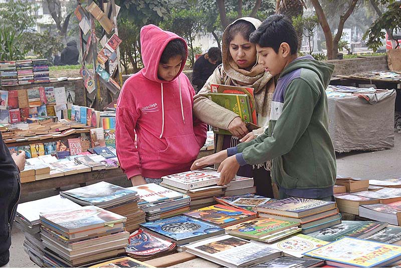 People busy in selecting and purchasing old books in the Provincial Capital