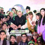 President Dr Arif Alvi, First Lady Begum Samina Arif Alvi and federal ministers cutting cake to celebrate the 147th birth anniversary of Quaid-i-Azam Muhammad Ali Jinnah, at Aiwan-e-Sadr.