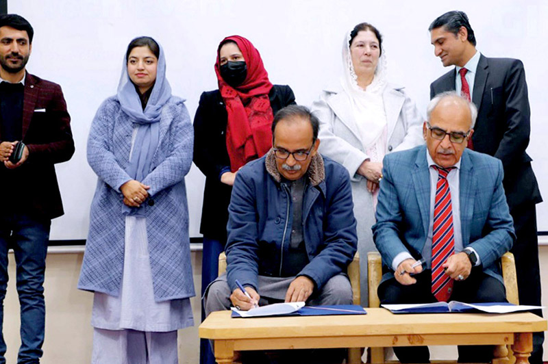 VC Karakoram International University Attaullah Shah and MD Ajaat Labs Azam Malik signing MoUs