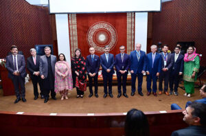  Caretaker Prime Minister Anwaar-ul-Haq Kakar in a group photo with the faculty of Aga Khan University and esteemed guests of Health Tech Summit