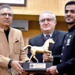 President Dr Arif Alvi is distributing awards to the participants during the passing out ceremony of 46th Specialized Training Program 2023 Pakistan Administrative Service at Civil Services Academy Lahore