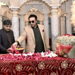 Chairman PPP Bilawal Bhutto Zardari showering flowers at the grave of Shaheed Zulfiqar Ali Bhutto at Garhi Khuda Bakhsh