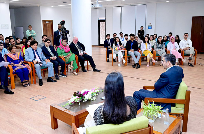 Caretaker Prime Minister Anwaar-ul-Haq Kakar interacting with students and faculty of Aga Khan University.