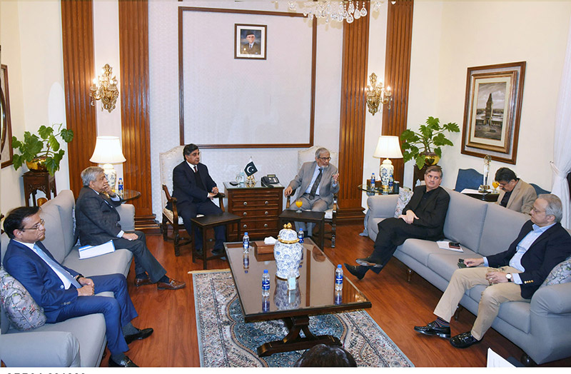 Caretaker Sindh Chief Minister Justice (Retd) Maqbool Baqar meets with Federal Minister for Commerce, Production & Board of Investment Mr Gohar Ejaz Khan at the CM House
