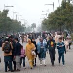 A large number of people came to visit Lake View