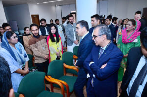 Caretaker Prime Minister Anwaar-ul-Haq Kakar interacting with students and faculty of Aga Khan University