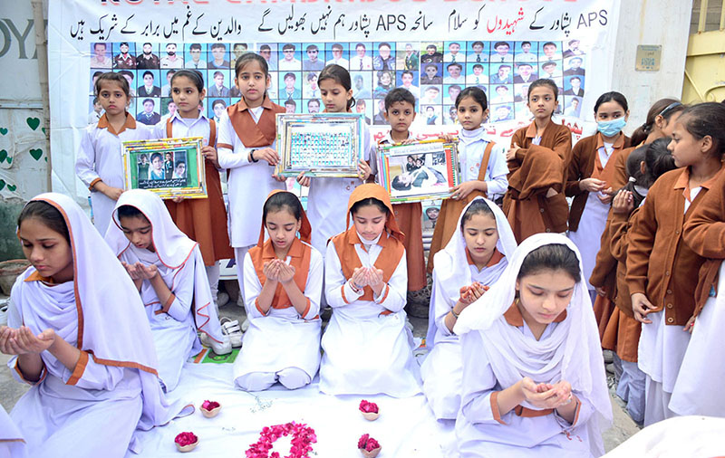 Students offering dua in commemoration of Martyrs of Army Public School Peshawar at Royal Cambridge School