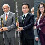 President Dr. Arif Alvi distributing the appreciation shields to Rotarian at the Climate Change Conference by Rotary International District 3271