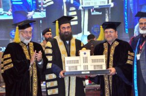 VC University of Sargodha Pro. Dr Qaisar Abbas presenting souvenir to Chancellor University of Sargodha, Governor Punjab Mohammad Baligh-Ur-Rehman during 10th Convocation of the University