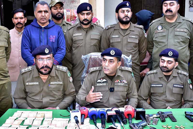 DSP Rana Mahmoodul Hasan is addressing to the media regarding the arrested dacoits