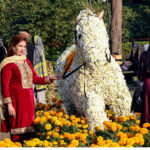 Citizens are observing a flower show at Race Course Jilani Park.