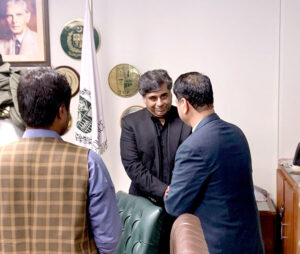 Caretaker Federal Minister of Commerce and Industry, Dr. Gohar Ejaz interacting with the members of the Chaman Chamber of Commerce and Industry at the Commerce Ministry.