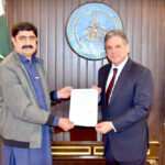Director General FIA Mohsin Hassan Butt presenting Appreciation Letter to Deputy Director FIA Anti corruption Islamabad, Afzal Khan Niazi on best performance during year 2023