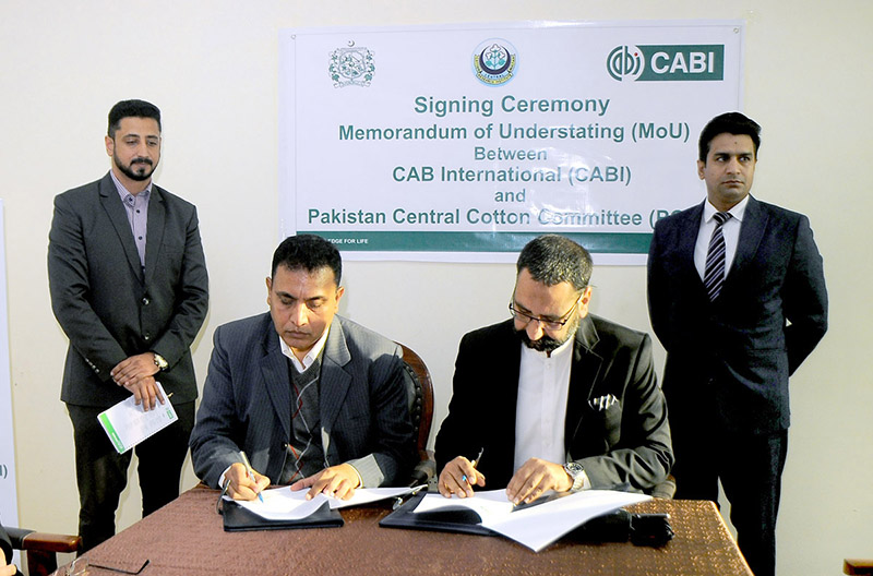 Director Research PCCI Dr. Tassawar Hussain Malik and Senior Regional Director Asia CAB International (CABI), Dr. Babar Ehsan Bajwa sign MoU to boost organic cotton and IPM at PCCI Headquarters Director Research PCCI Dr. Tassawar Hussain Malik and Senior Regional Director Asia CAB International (CABI), Dr. Babar Ehsan Bajwa sign MoU to boost organic cotton and IPM at PCCI Headquarters