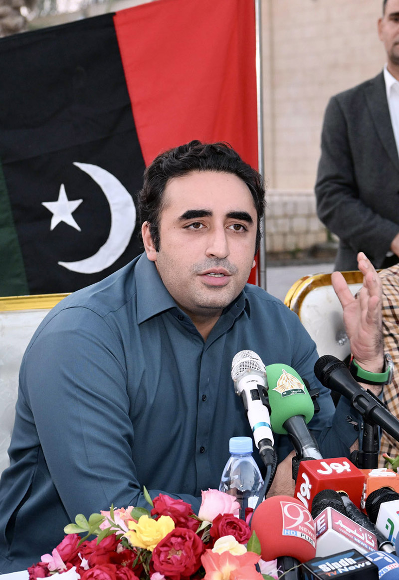 Chairman Pakistan People's Party Bilawal Bhutto Zardari addressing a press conference at the residence of former Member of National Assembly Sardar Muhammad Bakhsh Khan Mahar