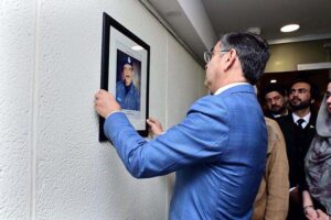 Caretaker Prime Minister Anwaar-ul-Haq Kakar while inaugurating the Martyrs' Wall in the Ministry of Interior, placing a portrait of Shaheed AIG Safwat Ghayur