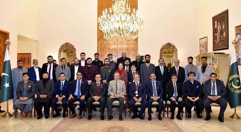 President Dr. Arif Alvi in a group photo with the members of the Rice Exporters Association of Pakistan during the Biryani Festival at Aiwan-e-Sadr