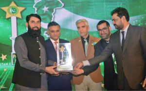 Sindh Caretaker Minister for Culture Junaid Ali Shah presents award to Former captain of Pakistan Cricket Team, Misbahul Haq at the Awards distribution ceremony of 7th Pakistan Excellence Award-2023