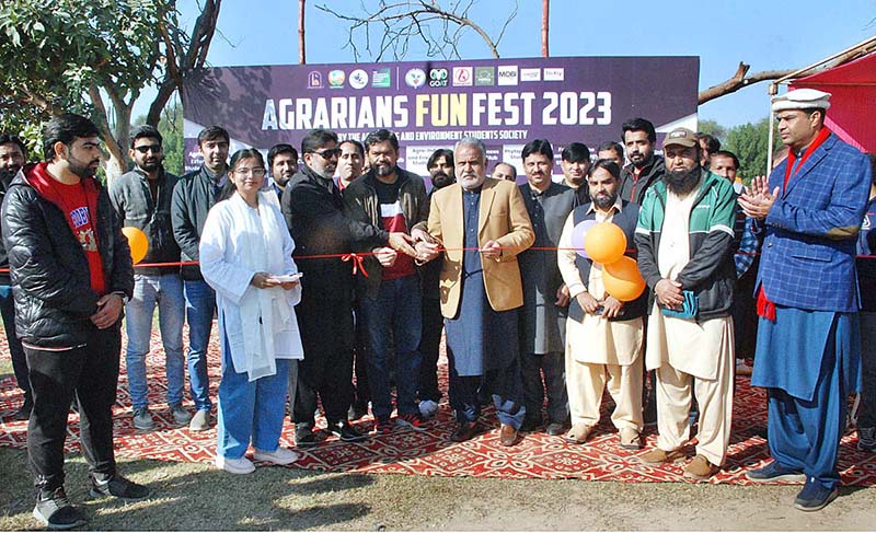 Prof. Dr. Tanvir Hussain Turabi, Dean Faculty of Agriculture and Environment Sciences and other cutting the ribbon at the opening ceremony of Agrarians Fun Sports Fest 2023 at the Islamia University Bahawalpur