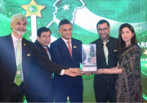 Sindh Caretaker Minister for Culture Junaid Ali Shah presents award to famous actress Mahira Khan at the Awards distribution ceremony of 7th Pakistan Excellence Award-2023