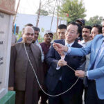 Mayor Karachi Barrister Murtaza Wahab along with Consul General of China Mr. Yang Yundong, unveiling the plaque to inagurate the open-air gym at the Pak-China Friendship Park at Kashmir Road