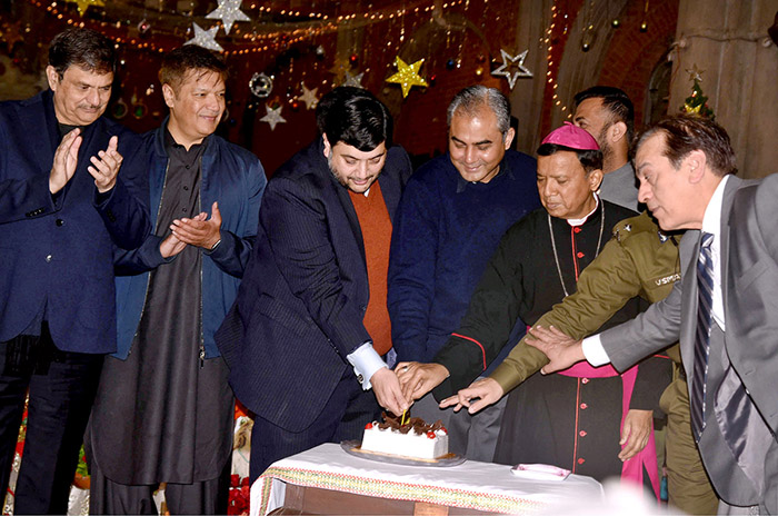 Chief Minister Punjab Mohsin Naqvi cutting the cake on the occasion of Christmas Day a St. Anthony's Church, in the City