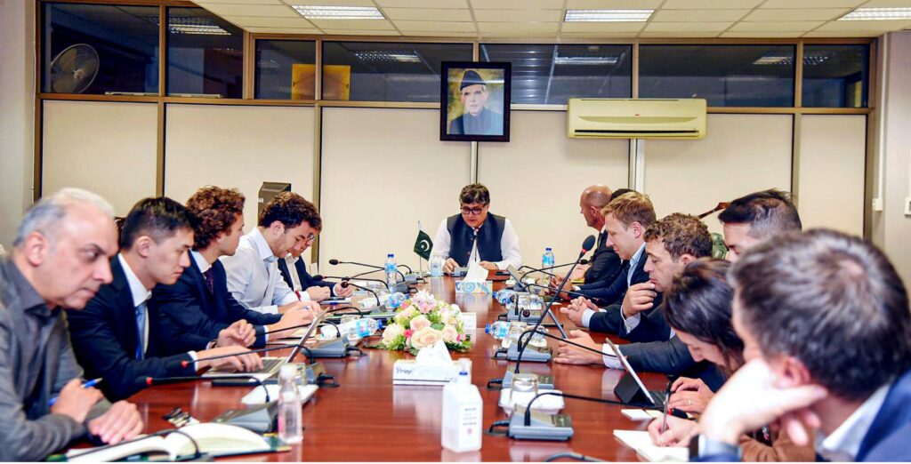 Federal Minister for Privatisation, Fawad Hasan Fawad in a meeting with a group of representatives from International Investment Management Organizations.