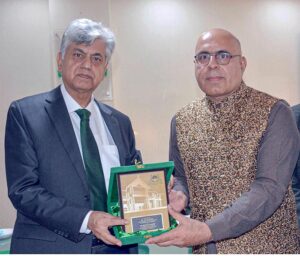 Caretaker Federal Minister for Information and Broadcasting Murtaza Solangi is honored with a shield by Caretaker Provincial Information Minister Jan Achakzai during his visit to DGPR. 