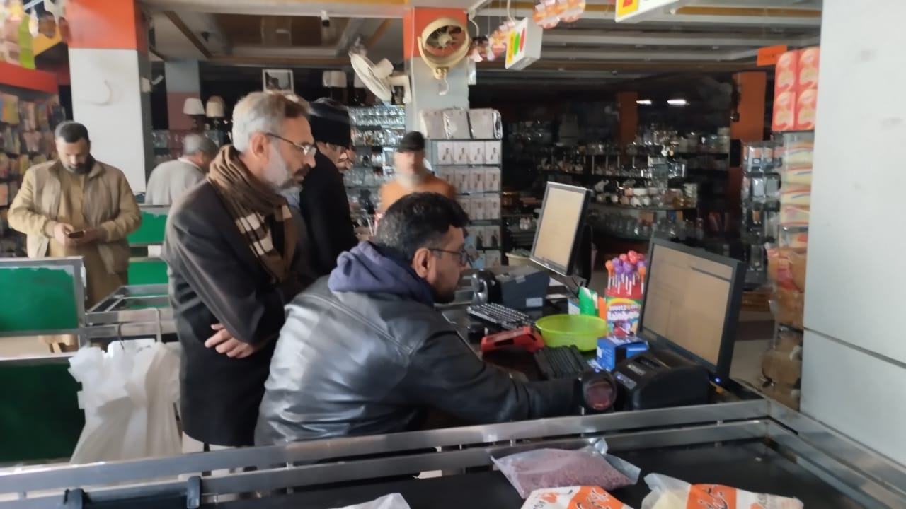 Inland Revenue team seals shopping malls in Wah cantt on issuing non-integrated POS receipts