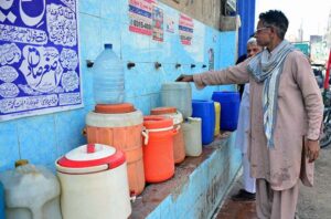 People filling their pots with clean water from water filtration plant.