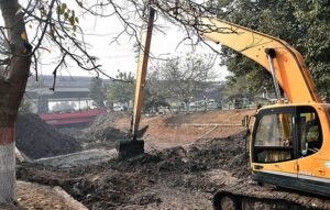 A view of cleaning work of canal going on during the annual silt cleaning (bhal safai)) campaign. 