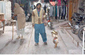 A juggler showing pet monkey tricks to earn for livelihood.