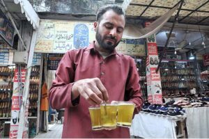 A vendor selling ‘Peshawari Qehwa’ at Abpara Market in Federal Capital