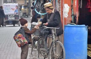 A students buying food items from street vendor at school holiday time.